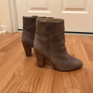 Aquatalia Gray suede booties